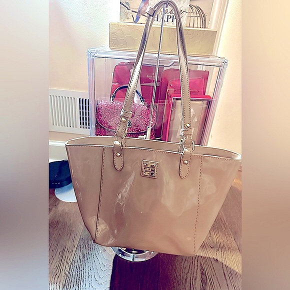 Dooney & Bourke Handbags - NWOT - Dooney & Bourke Janie Tote Bag (Free Gift)